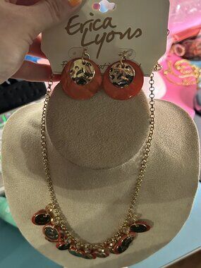 NWT Erica Lyons Coral Orange Gold Disc Statement Necklace & Earrings Set